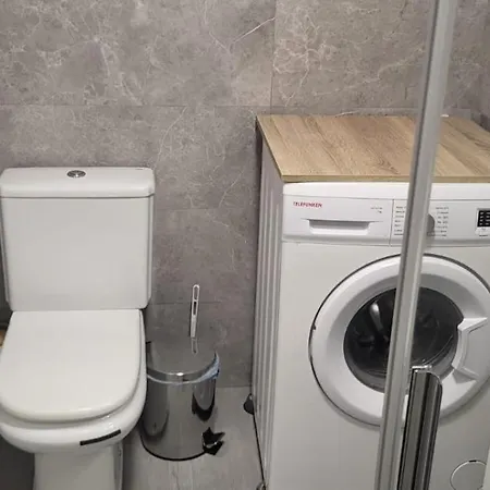 Taj House Center #b *